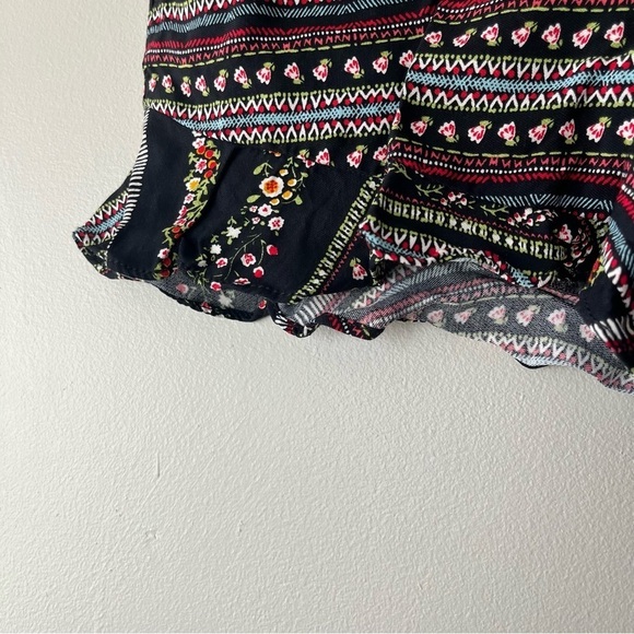 Loft Black Floral Ruffle Hem Side Zip Shorts 0 - Picture 3 of 9